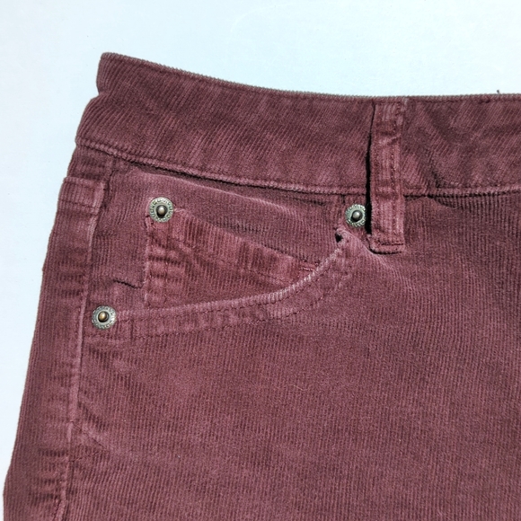 Volcom Classic Retro Mid Rise Featherwale Corduroy Yae Shorts Faded Burgundy 3 - Picture 8 of 13